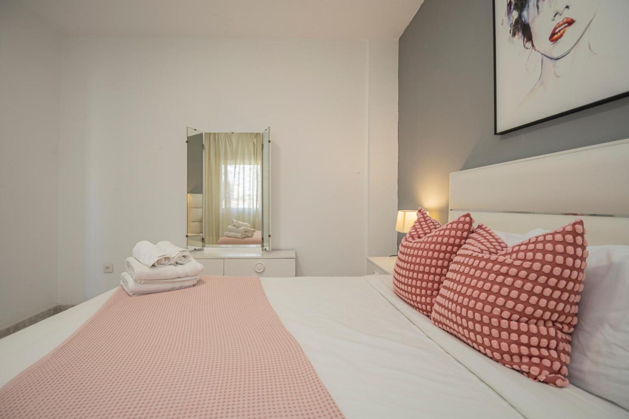 Perfect Getaway In Triana - 15M Walk Giralda Apartment Seville Ngoại thất bức ảnh